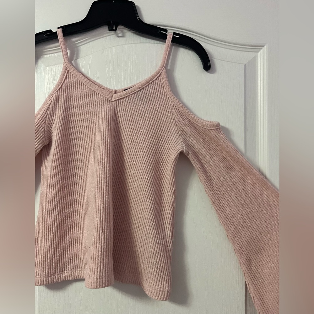 Long sleeve shoulder cut out top!